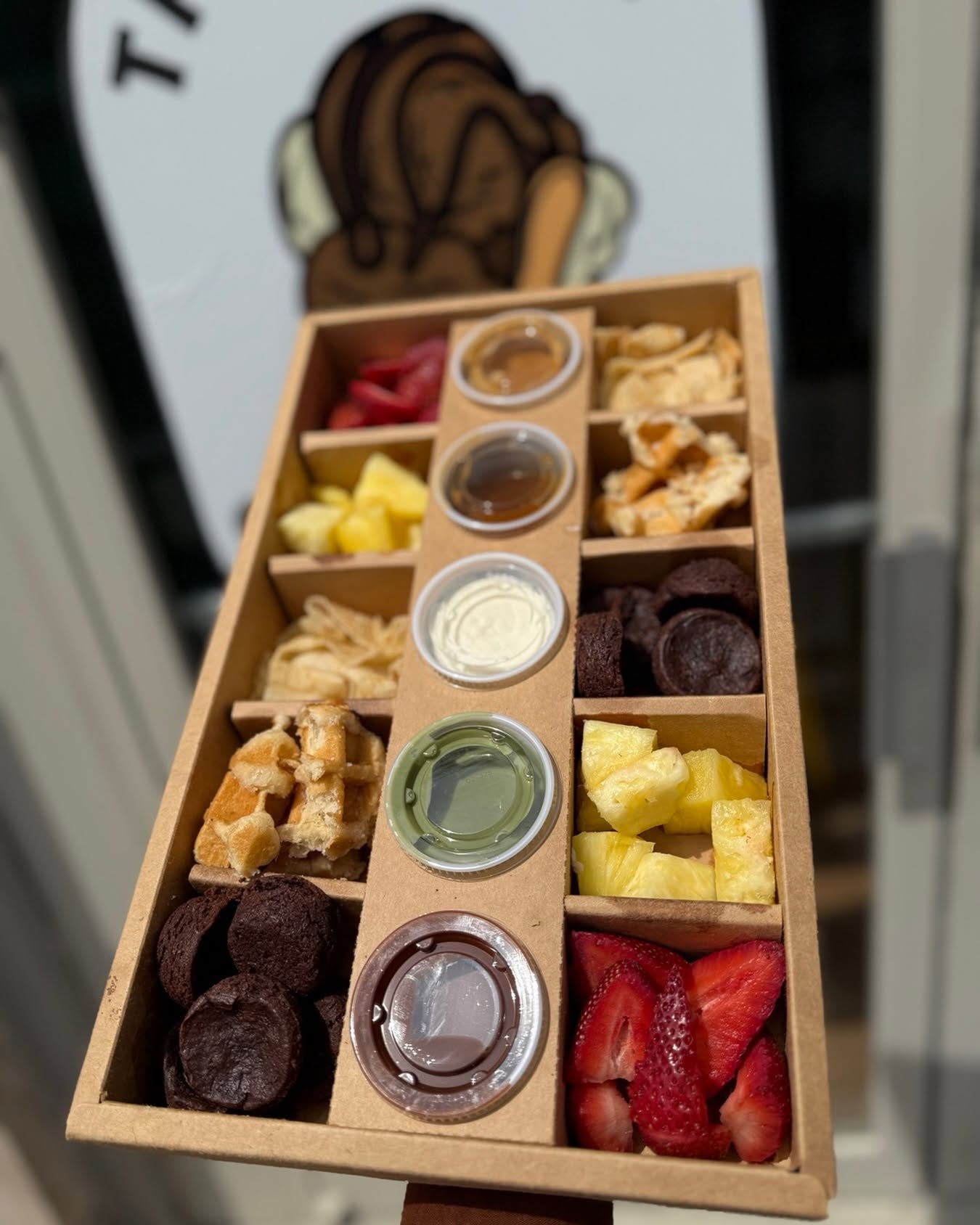 Viral dipping box with ten treats and five sauces
